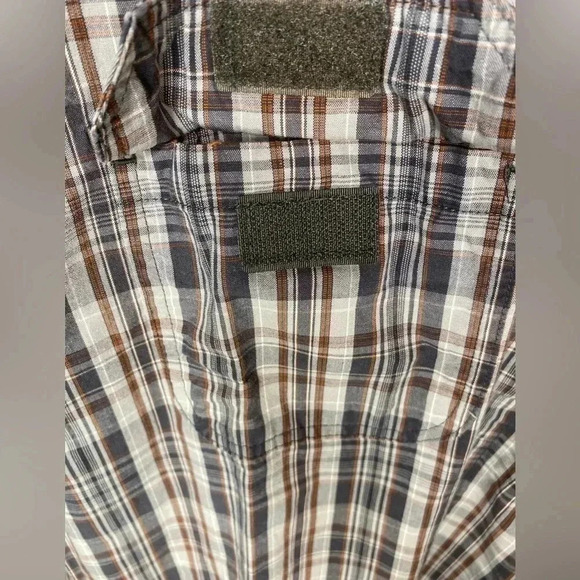 Wrangler premium quality button down with velcro pockets | size large - Picture 5 of 5